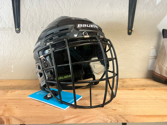 Médium Bauer Re-Akt 85 w/ Lacrosse Style mask